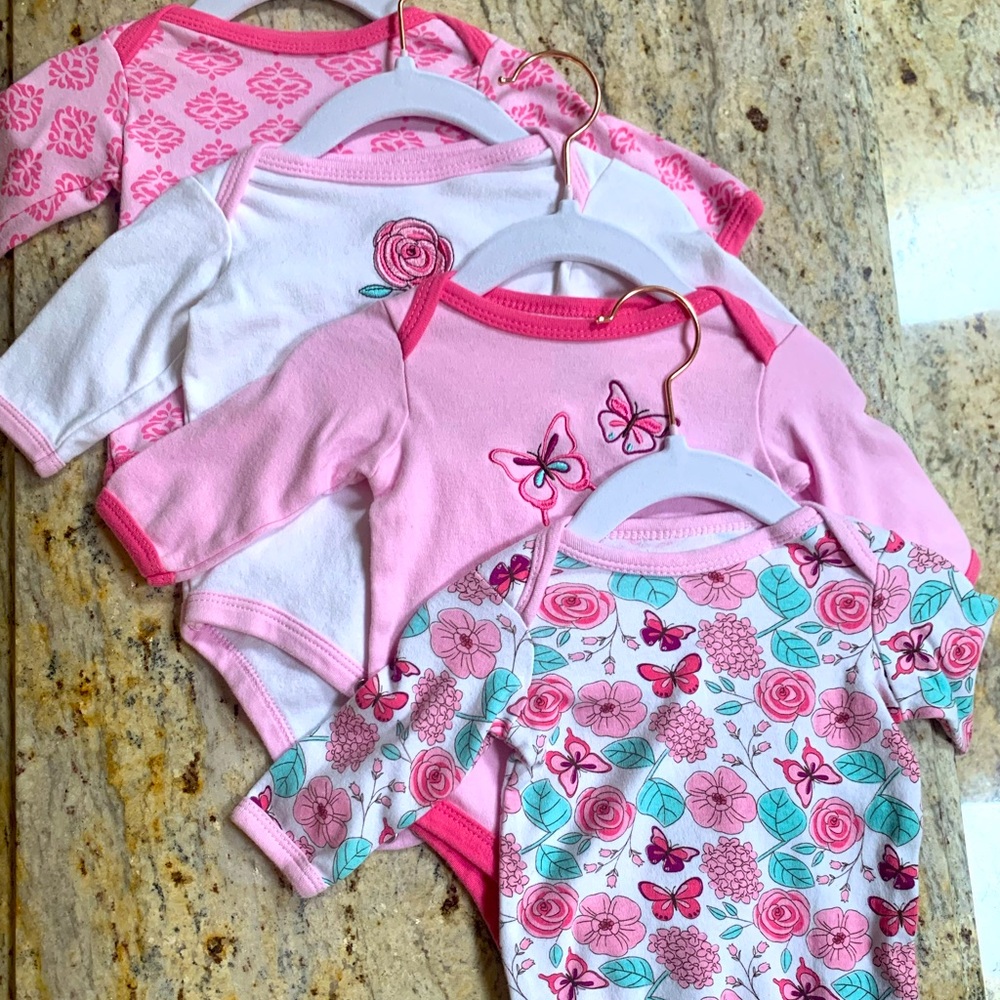 (4) Luvable Friends Long Sleeve Onsies SM / Small 0-3